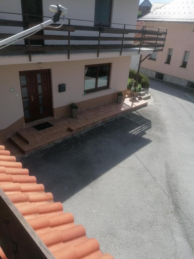 Apartmaji Karbic Postojna Buitenkant foto